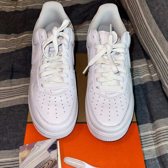 Nike Air Force 1 ‘Color of the Month’ White LIKE NEW - Picture 3 of 13